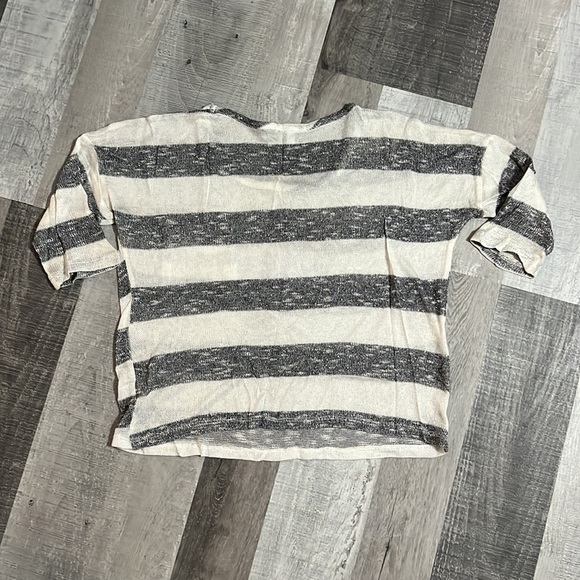 Delia’s Striped Ivory & Silver Sweater Women’s Size Small Shimmery Relaxed Fit - Picture 7 of 7